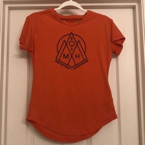 Mountain Hardware T shirt
